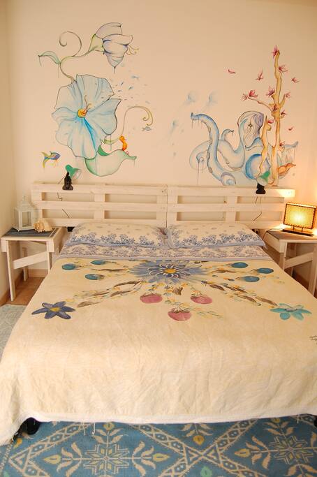 Letto matrimoniale.
