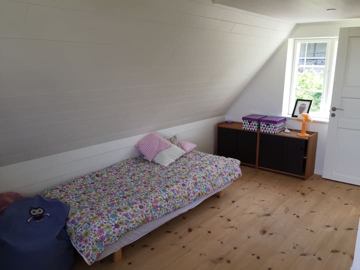 1 - ви етаж - едно единично легло