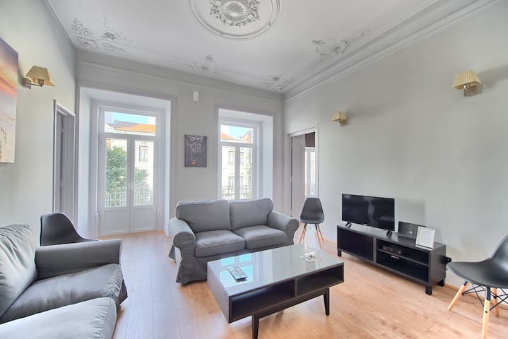 Lisbon Comfy Apartment II – Metro at the door