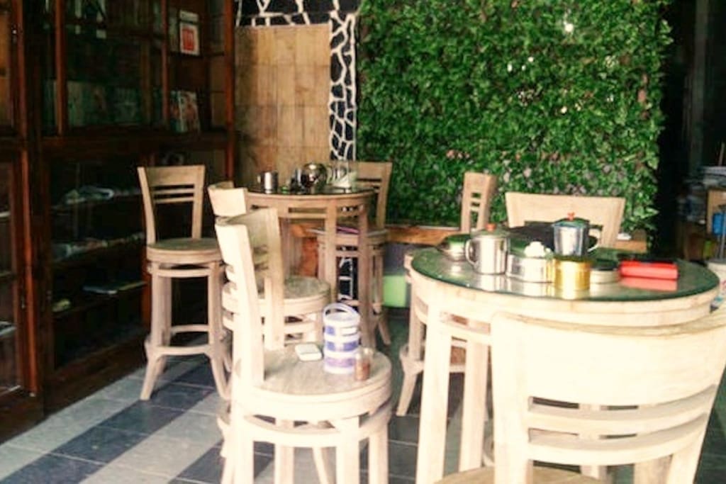 Magz House Cafetaria. Enjoy the breakfast at this tiny spot.
