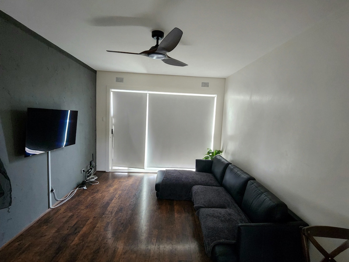 Top Airbnb: Inner-west Local bird. Close to Sydney CBD. in Marrickville