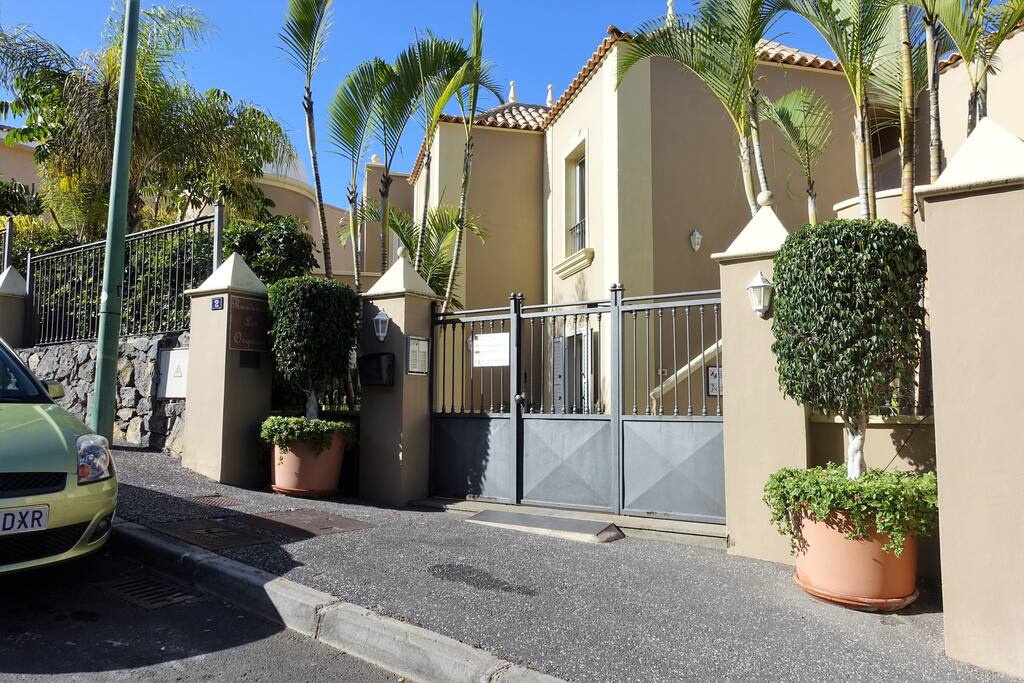 Puerta de entrada al residencial