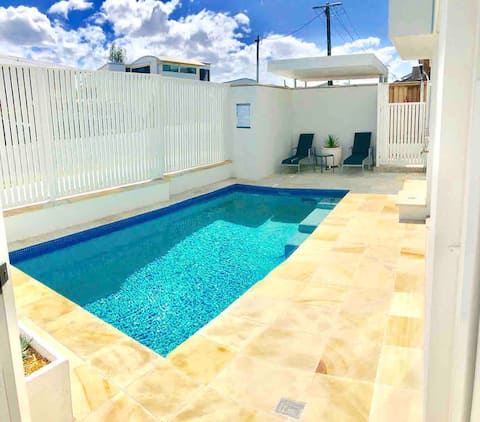 Boronia Beach House One - Ocean Views - Pool
