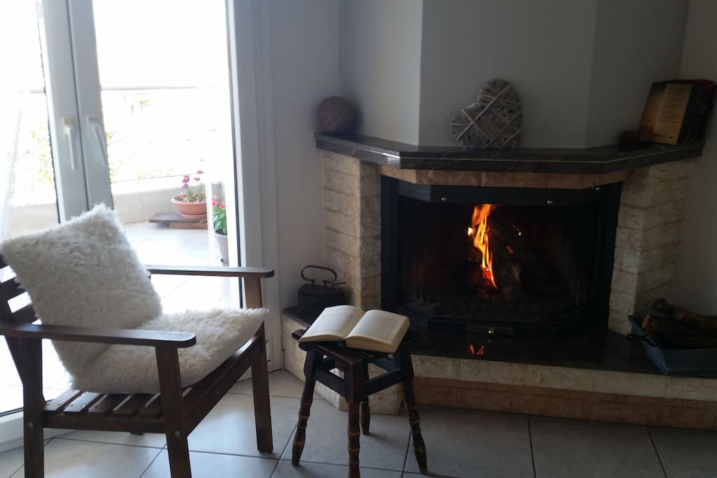Enjoy the warmth of the fireplace - Απολαύστε τη ζεστασιά του τζακιού.