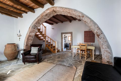 Top performing Airbnb: The Arch House in Δήμος Σητείας