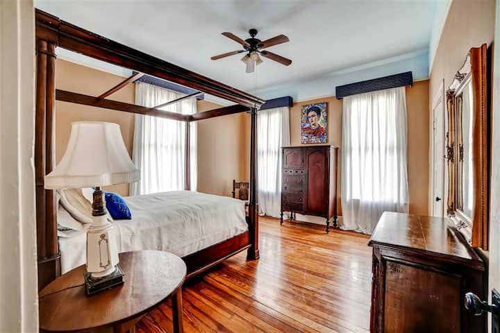 Bedroom 3
Queen Size Bed