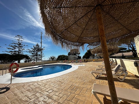 Luxury and Relaxation at 50m beach. AC+Garage+Garden+Pool