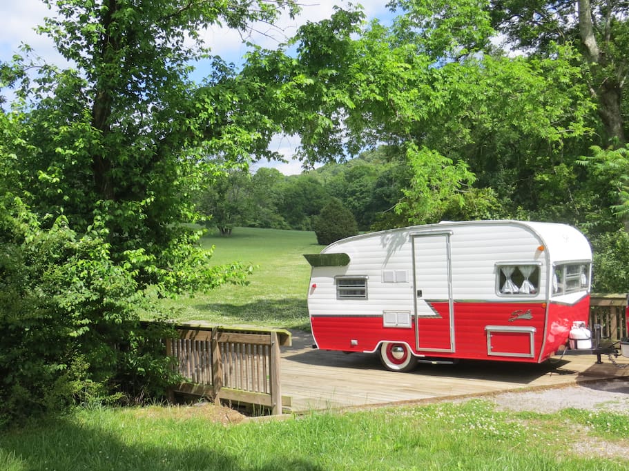 We are proud to offer free delivery and set up to any location of your choice in the Nashville area. This can be any campground, or even in a friend's driveway. Not sure where to stay? Just contact us for some suggestions.