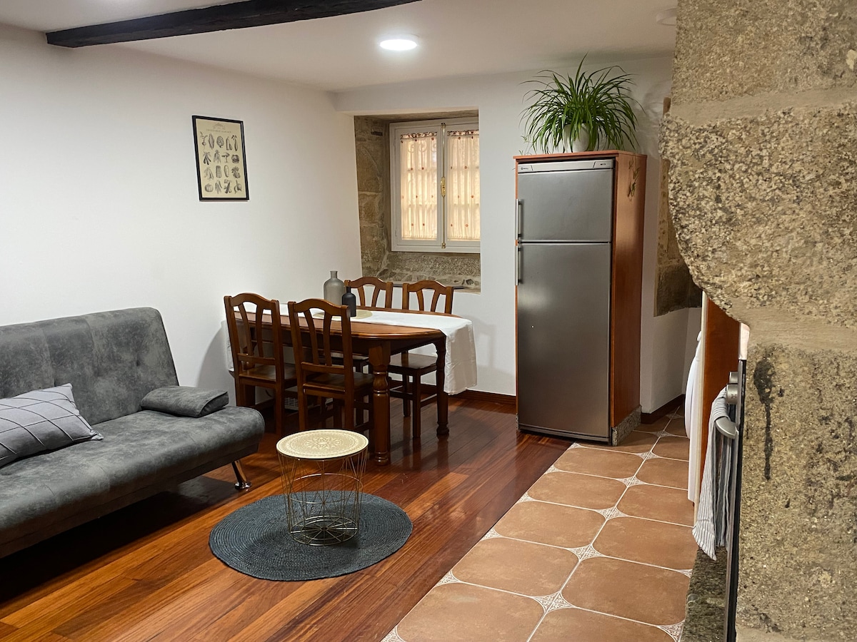 Anuncio de Airbnb popular: 100 meters from the CATHEDRAL OF SANTIAGO-1st-Balcony. en Santiago De Compostela