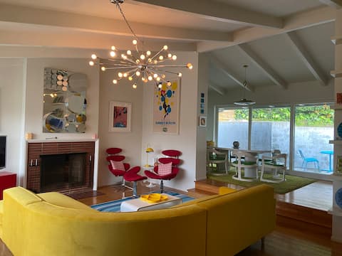 Successful Airbnb property: Stunning Mod House -Silverlake Hills- house in Silver Lake