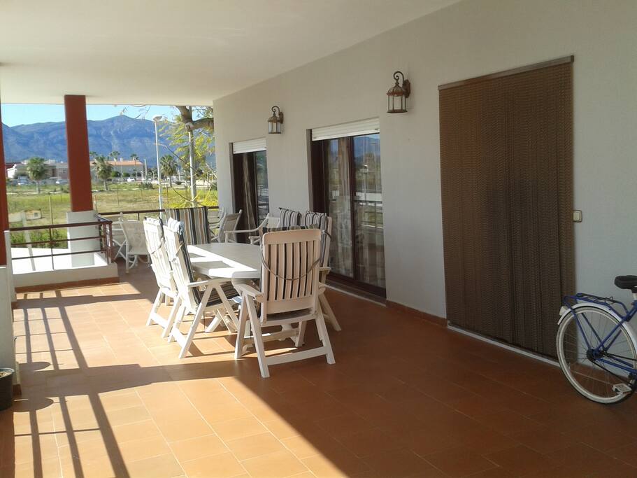 Terraza de 52 metros, orientada al sur y cubierta