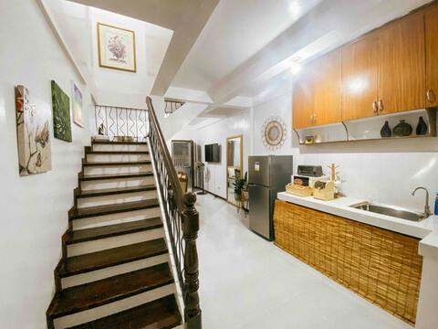 2B Casa Bolaños - Townhouse Stay in Lucena City