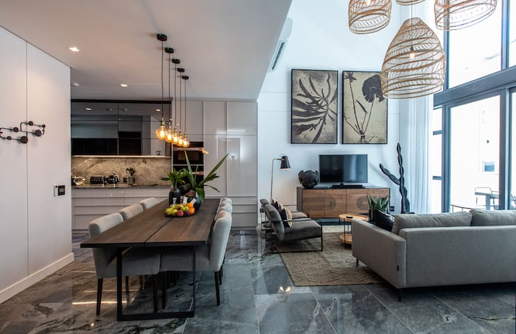 Upmarket Duplex Unit in the Heart of Sea Point (1) gallery image 2