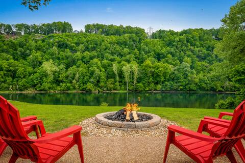 Private River Front Getaway & Bull Shoals Lake fun