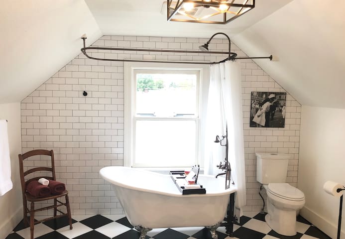 Charming Home in Sellwood 3BR/2Ba Long Stays