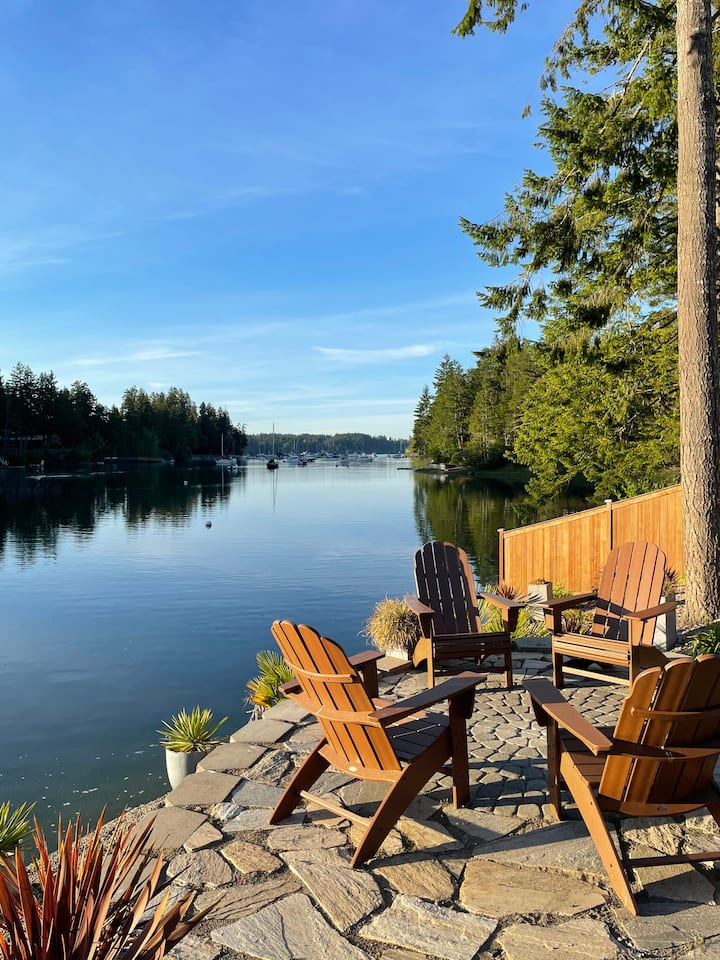 Harstine Island Waterfront with Chef's Kitchen Houses for Rent in