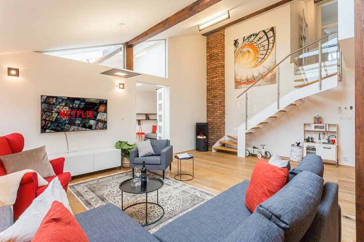 3BR 2,5bath LOFT Jacuzzi Fireplace OLD TOWN sq gallery image 2