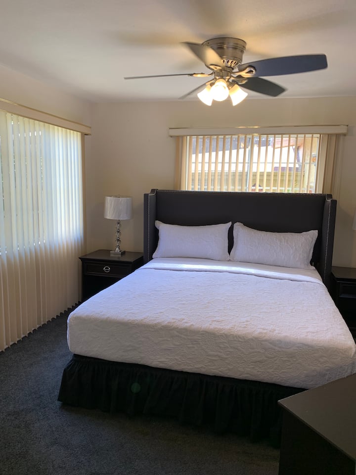 เตียงคิงไซส์ CAL ห้องนอนส่วนตัว