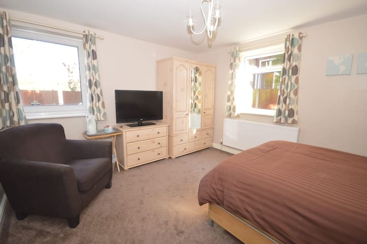 Double bedroom near Bolsover Castle and M1 j29a