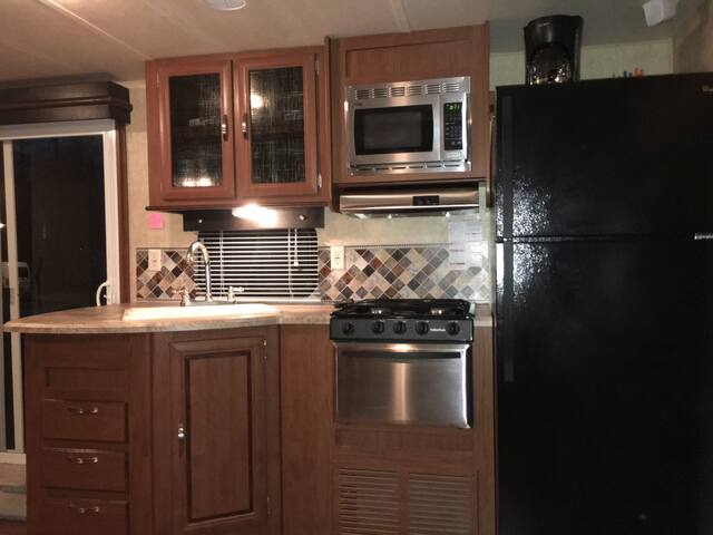 #33 LUXURY CAMPER SHORT DRIVE / CHINCOTEAGUE BEACH