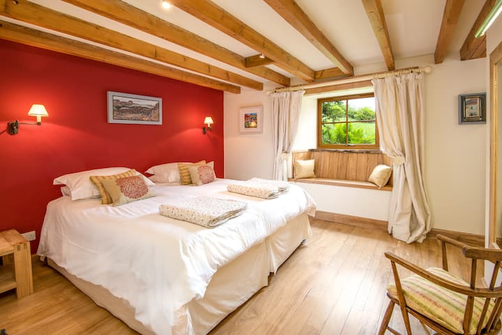 The Ash Bedroom : :