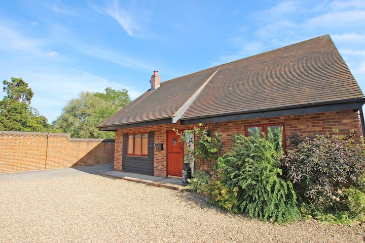 Kuschels Cottage With Views Over Kent Countryside - Tenterden