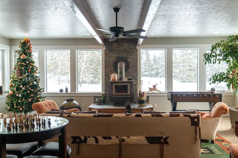 Lodge/Oasis on Cloud 9, sleeps 18 - 22