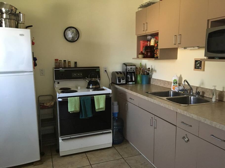 Fully equipped kitchen for feeding your family and friends (don't forget the BBQ outside too!)