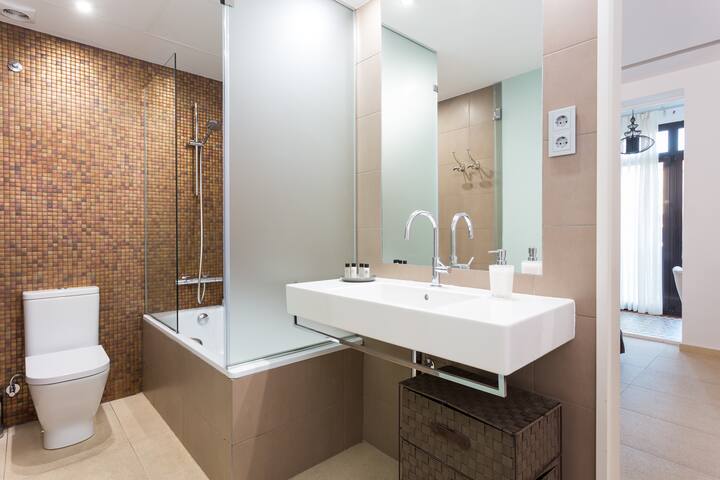 Superior Apartment with views to La Pedrera gallery image 5