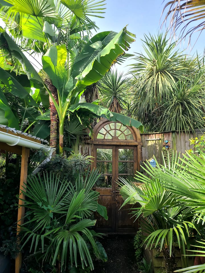 Chambre Dans Chalet Exotique Avec Jardin Exotique - Saint-Jean-d'Illac