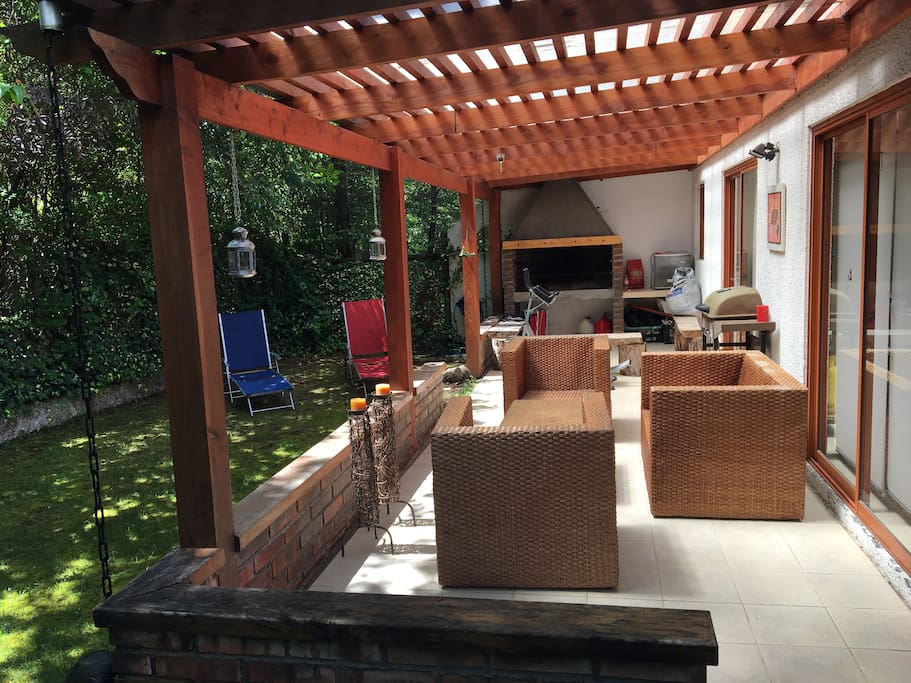 Patio, quincho, terraza / Backyard, barbecue, terrace