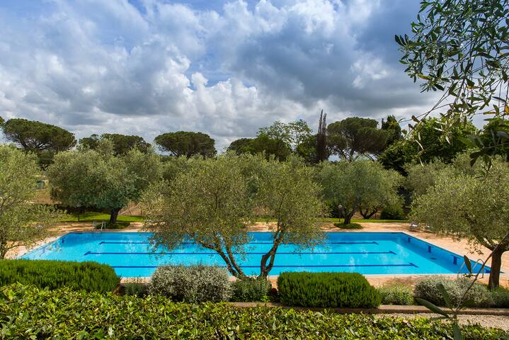Rome, Villa Anna in the countryside private pool gallery image 3