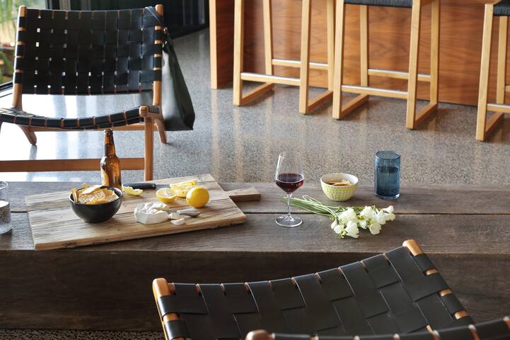 Thirteen Bowman – Sunshine Beach, Ocean Views gallery image 3