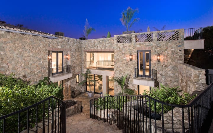 Casa di Pietra - Gated Estate on Malibu Beach