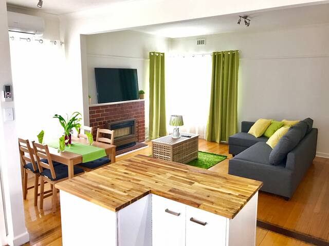 Bentleigh Spacious Family Home + FAST NBN + WiFi !