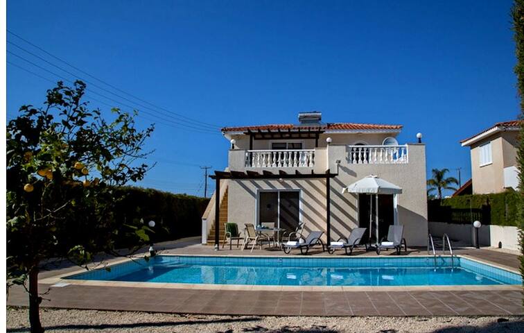 3-bd villa "Konstancia" в 400м от пляжа Корал Бэй