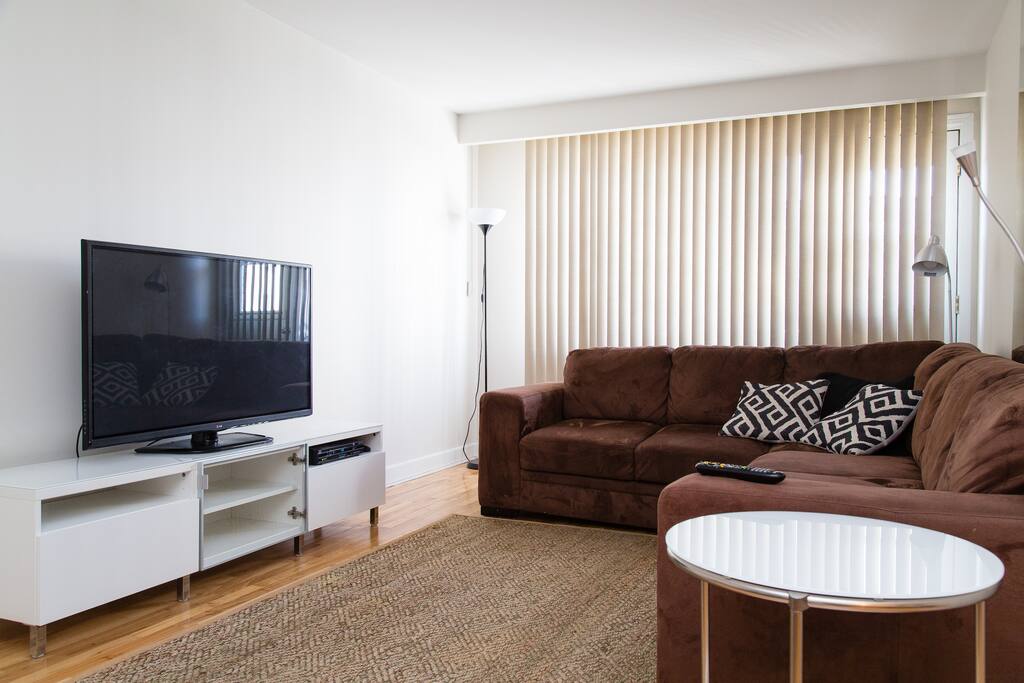 Great living room to lounge in. Enjoy 50" plasma TV.
