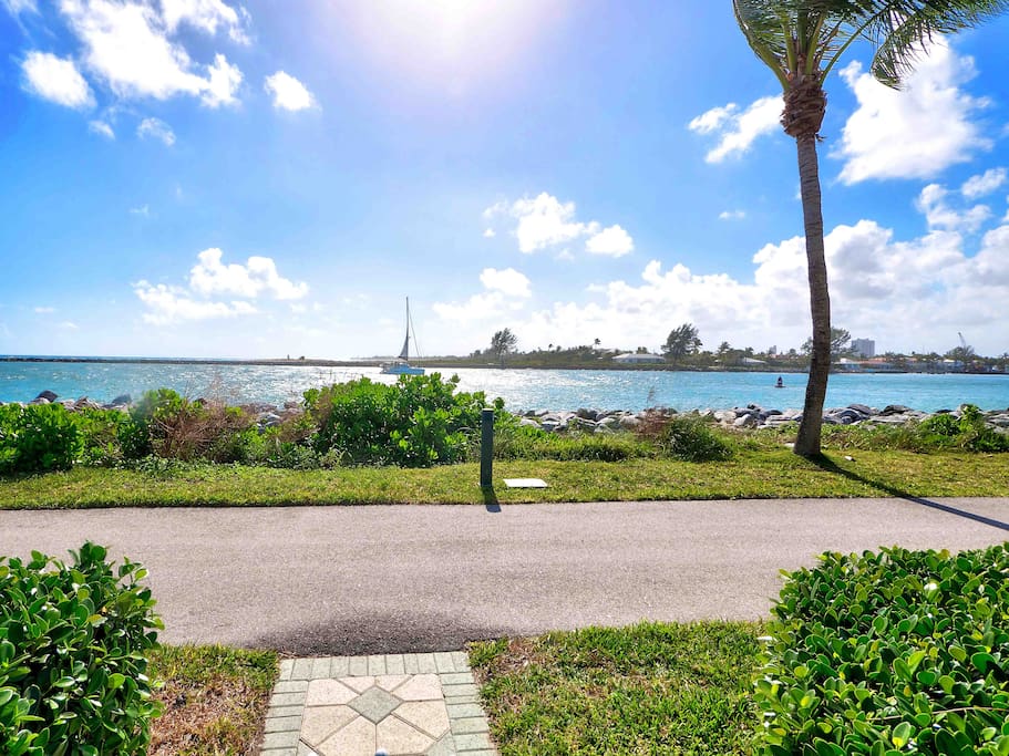 Walkpath to the beach-about 2 minute walk