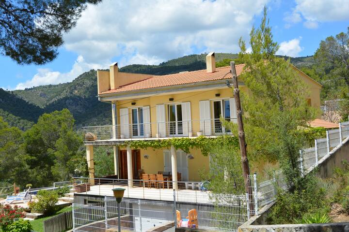 LUXURY VILLA IN PORTALS NOUS gallery image 3