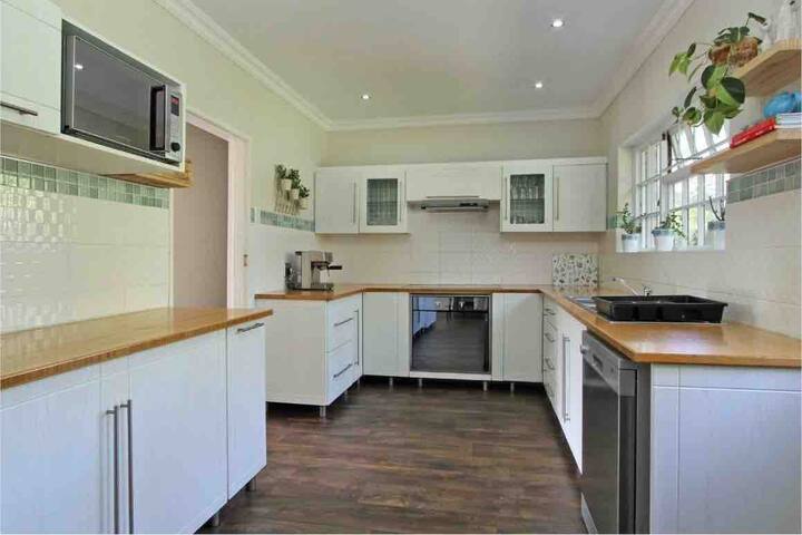 Sunny & spacious house in Tokai gallery image 3