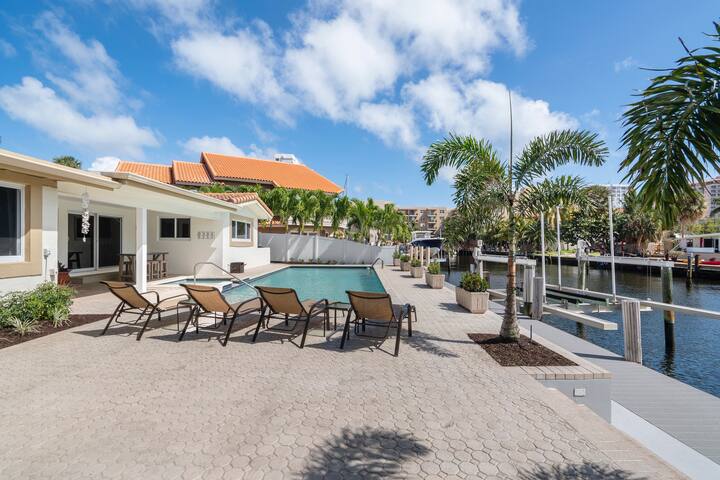 Waterfront home! Huge pool w/ spa+ private beach! gallery image 5