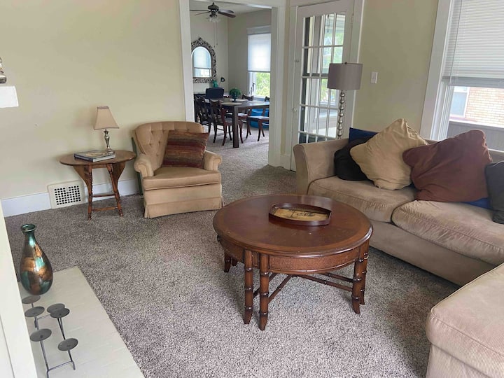 Frontier Area-spacious 2 Bedroom - 이리