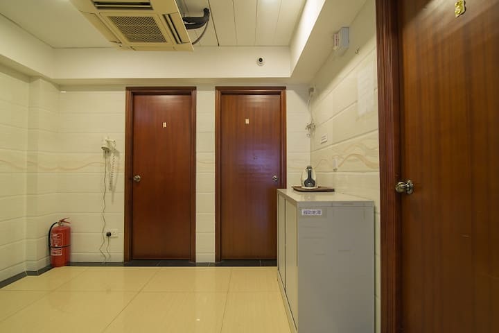 YX5,5人四床房+旺角购物街+亚皆老街先达广场楼上+朗豪坊+女人街+电子街