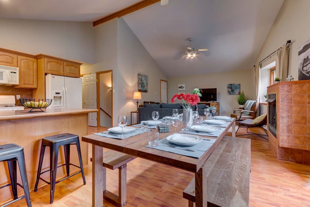 2nd Floor Dining/kitchen