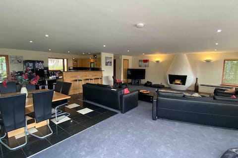 Successful Airbnb property: Stunning Aviemore House with Hot Tub and Sauna in Duthil And Rothiemurchus