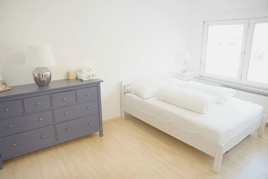 1. Schlafzimmer / bedroom