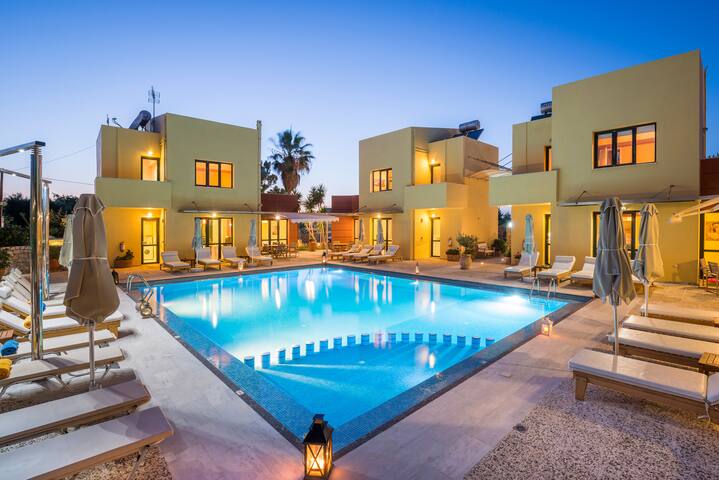 2 Villas,Sleeps 12,Beach, Pool. gallery image 2