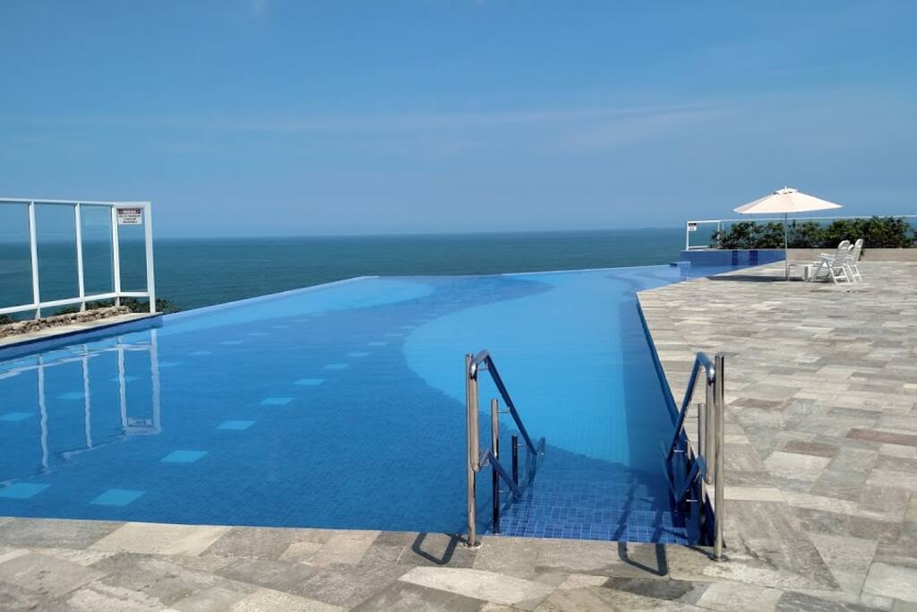 Piscina adulto com borda infinita