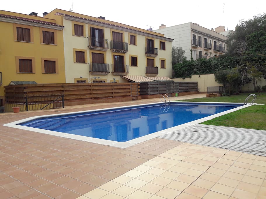 Piscina. Swimming pool.