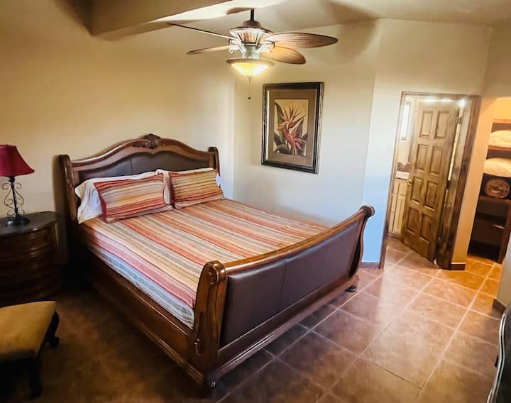 غرفة النوم 3 (الغرفة الرئيسية)
كرسي سرير كينج
